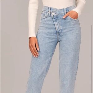 Abercrombie & Fitch Ultra High Rise 90s Straight Jean